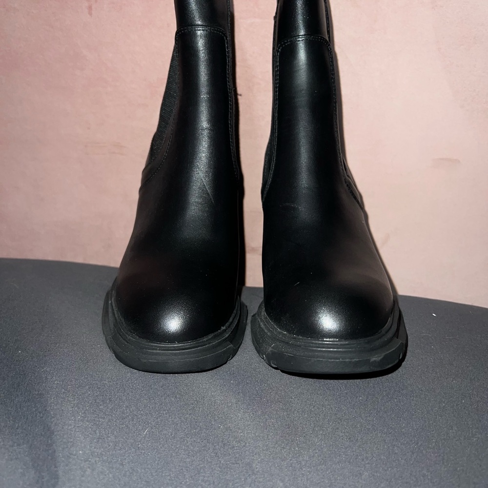 Steve Madden Black Ankle Boots Sleek Leather Design